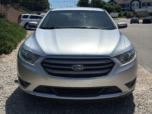 Used 2018 Ford Taurus SEL w/ Equipment Group 201A AWD/4WD image 4