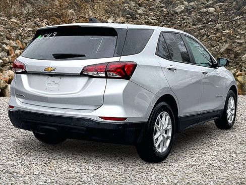 Used 2022 Chevrolet Equinox LS FWD image 2
