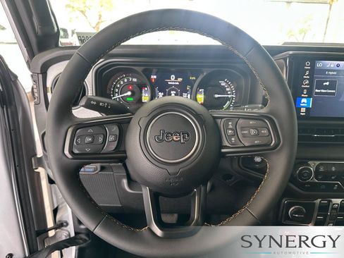 Used 2024 Jeep Wrangler Unlimited AWD/4WD image 39