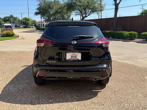 Used 2024 Nissan Kicks S image 9