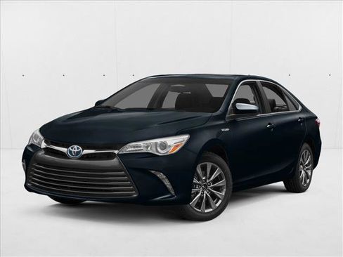 Used 2015 Toyota Camry LE image 1