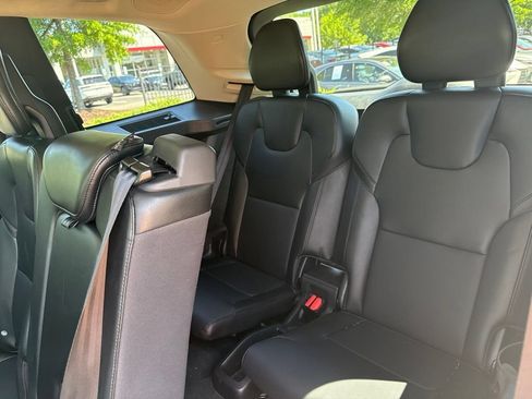 Used 2019 Volvo XC90 T5 Momentum w/ Multimedia Package AWD/4WD image 11