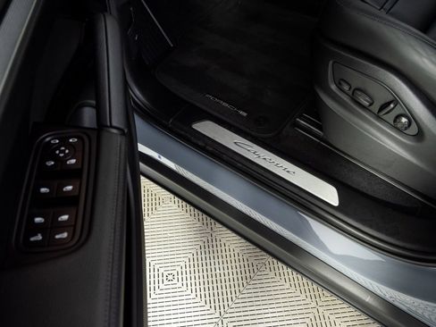 Certified 2025 Porsche Cayenne Coupe image 8