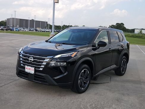 Used 2025 Nissan Rogue SV FWD image 9