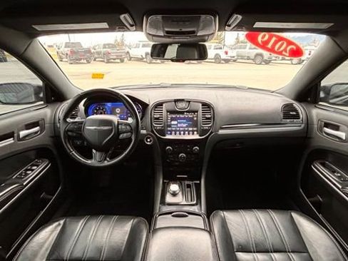 Used 2019 Chrysler 300 S image 12