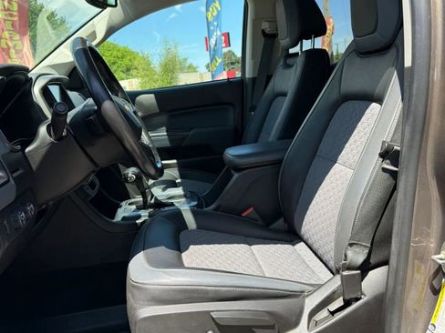 Used 2017 Chevrolet Colorado Z71 AWD/4WD image 10