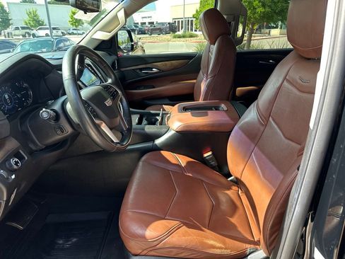 Used 2017 Cadillac Escalade Premium Luxury RWD image 17