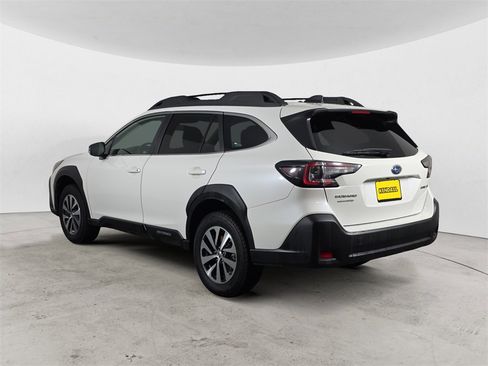 Used 2025 Subaru Outback Premium image 3