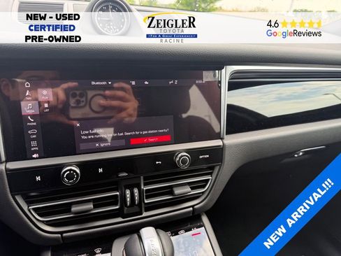Used 2025 Porsche Macan AWD/4WD image 13