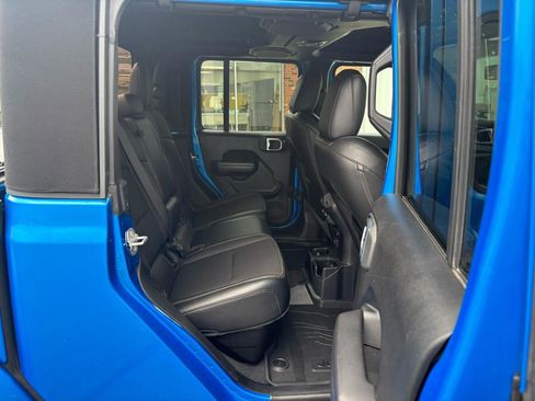 Used 2021 Jeep Gladiator Sport image 13