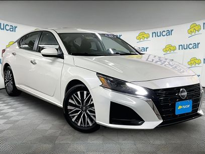 Used 2023 Nissan Altima 2.5 SV