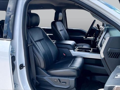 Used 2020 Ford F250 Lariat w/ Lariat Value Package AWD/4WD image 9