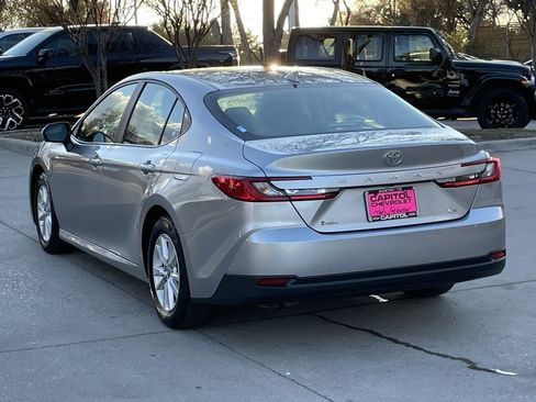 Used 2025 Toyota Camry LE image 4