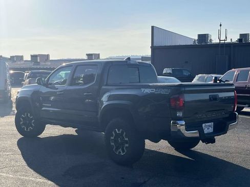 Used 2019 Toyota Tacoma TRD Off-Road AWD/4WD image 6