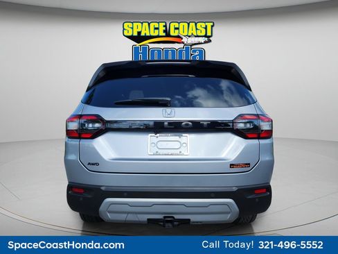 Certified 2025 Honda Pilot TrailSport image 6