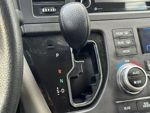 Used 2020 Toyota Sienna LE image 24
