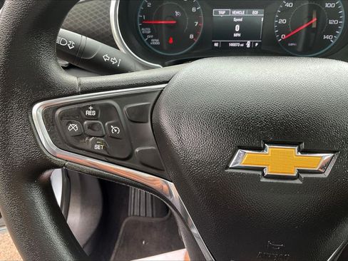 Used 2017 Chevrolet Malibu LT FWD image 11