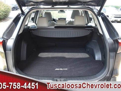 Used 2019 Toyota RAV4 XLE w/ Convenience Package FWD image 10