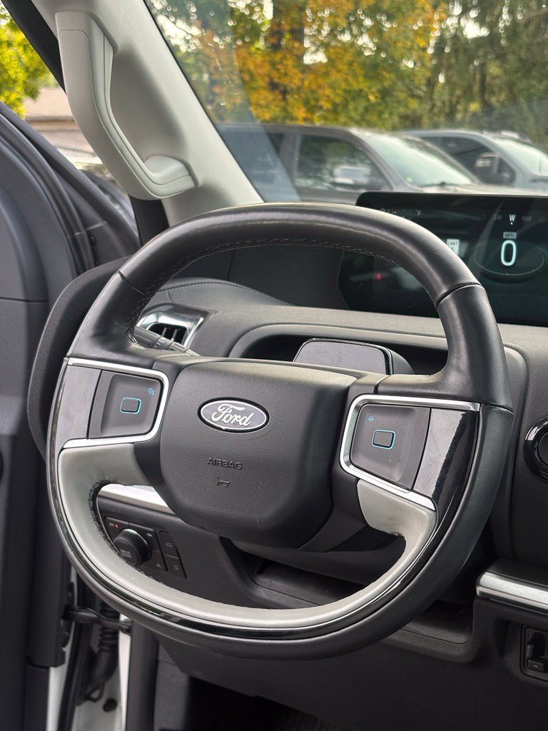 Used 2025 Ford Expedition Platinum w/ Driver's Package AWD/4WD image 23