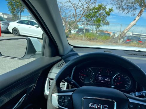 Used 2024 GMC Terrain SLE image 34