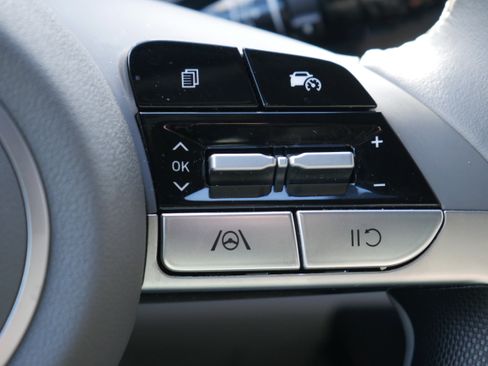 Used 2025 Hyundai Elantra Sport image 23