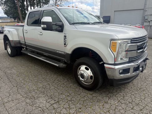 Used 2017 Ford F350 Lariat w/ Lariat Value Package image 2
