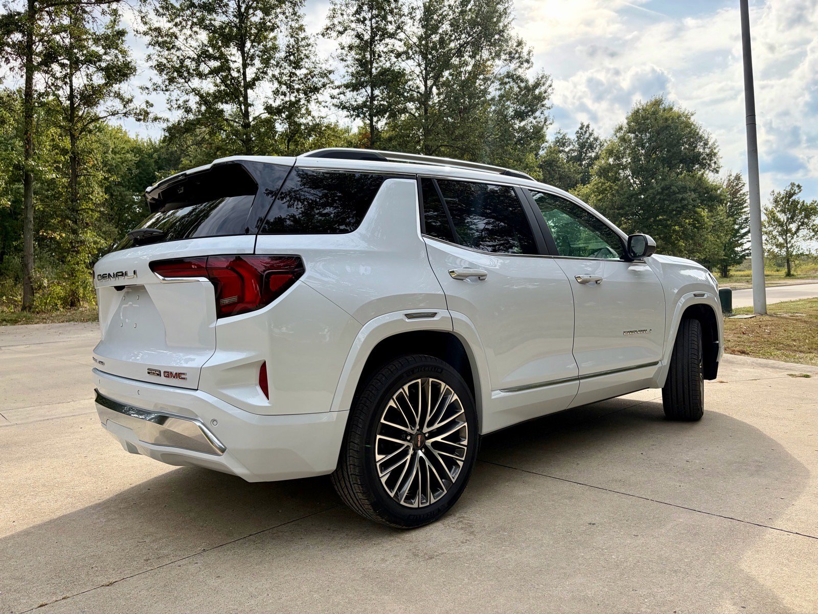 New 2027 GMC Terrain Denali w/ LPO, Floor Liner Package AWD/4WD image 10