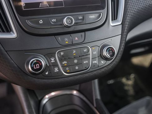 Used 2025 Chevrolet Malibu LT FWD image 21