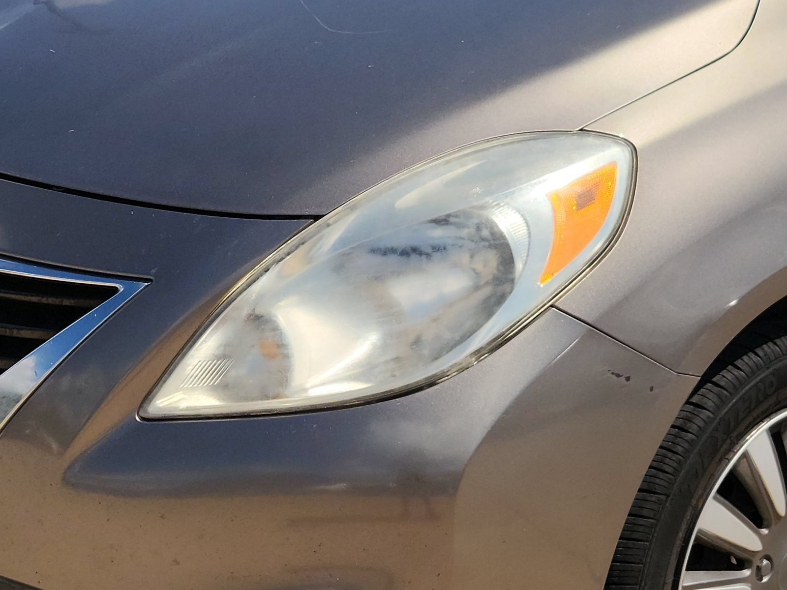Used 2014 Nissan Versa SV FWD image 10