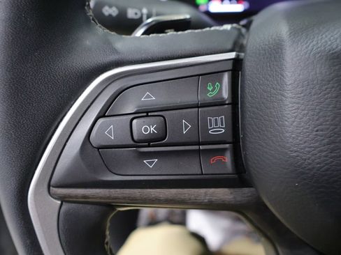 Used 2023 Jeep Grand Cherokee Limited w/ Black Appearance Package image 33