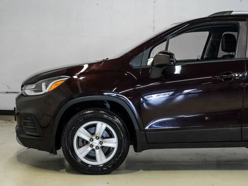 Used 2022 Chevrolet Trax LT w/ LT Convenience Package AWD/4WD image 16