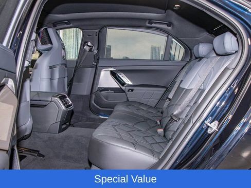 Used 2025 BMW 760i xDrive w/ Premium Package AWD/4WD image 22