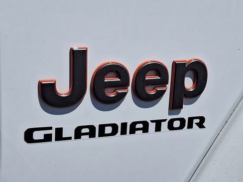 Used 2021 Jeep Gladiator Mojave AWD/4WD image 29