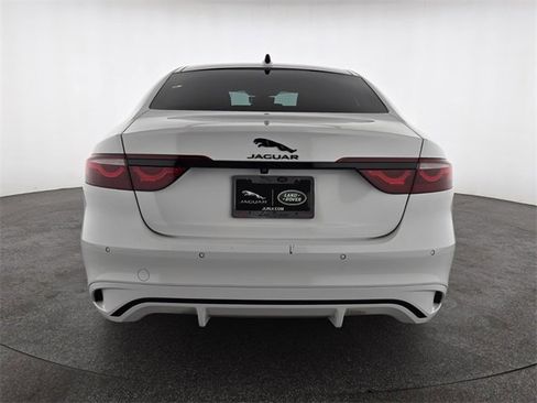 Certified 2024 Jaguar XF R-Dynamic SE image 7