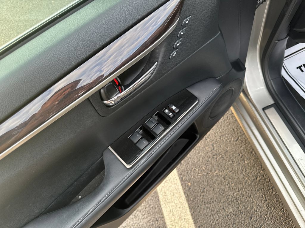 Used 2018 Lexus ES 350 w/ Premier Package FWD image 11