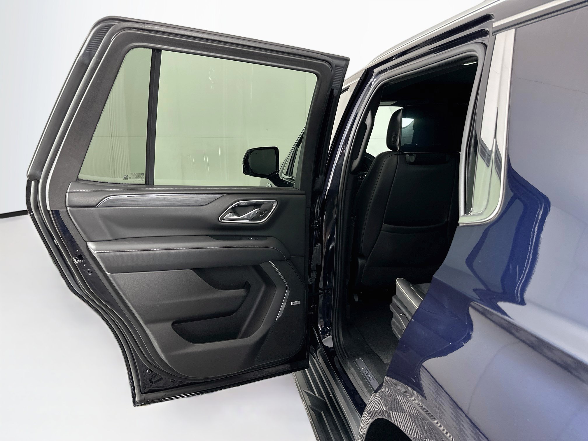 Used 2024 GMC Yukon SLT w/ SLT Premium Package AWD/4WD image 26