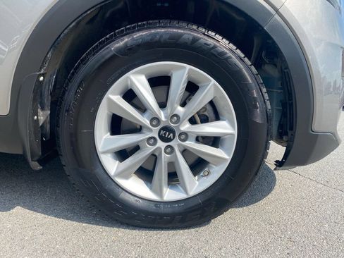 Used 2019 Kia Sorento FWD V6 w/ LX V6 Convenience Package image 41