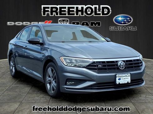 Used 2021 Volkswagen Jetta R-Line w/ R-Line Cold Weather Package FWD image 1