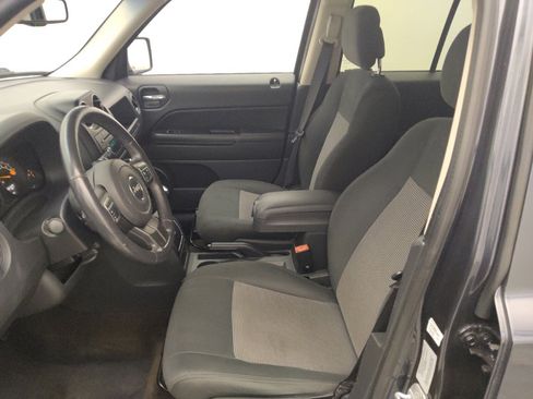 Used 2015 Jeep Patriot Latitude AWD/4WD image 17