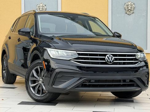 Used 2023 Volkswagen Tiguan SE FWD image 1