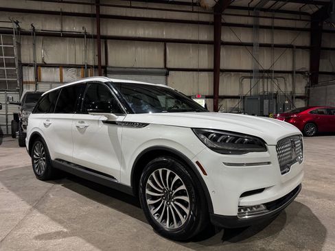 Used 2020 Lincoln Aviator Reserve w/ Equipment Group 201A image 2
