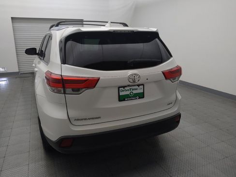 Used 2019 Toyota Highlander XLE FWD image 6