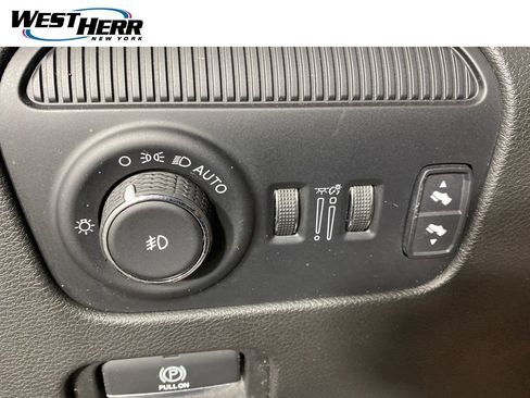 Used 2023 Jeep Wagoneer 4WD w/ Premium Group I image 10