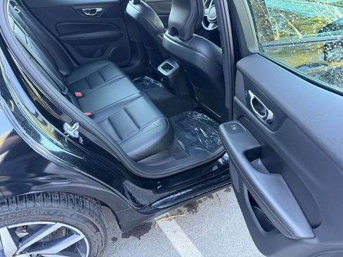 Used 2019 Volvo S60 T6 Momentum w/ Multimedia Package AWD/4WD image 11