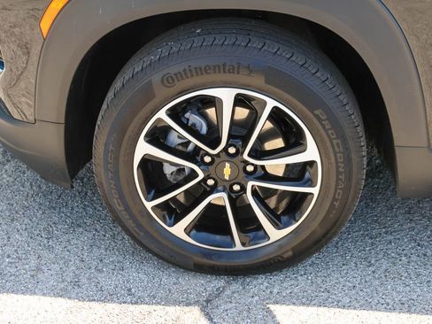 Used 2025 Chevrolet TrailBlazer LT AWD/4WD image 29