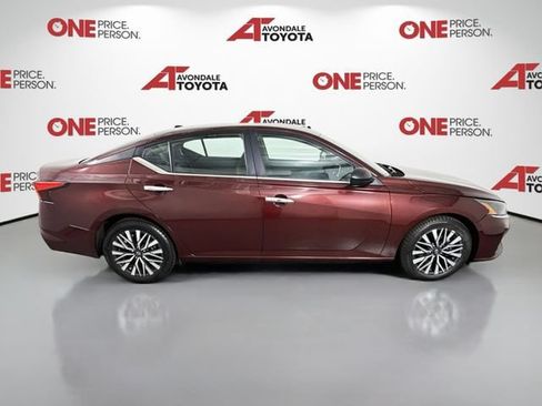Used 2024 Nissan Altima 2.5 SV FWD image 8