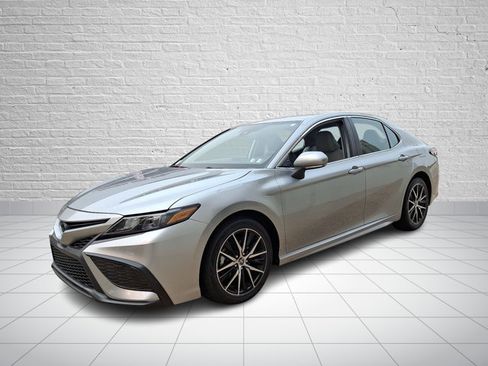 Used 2024 Toyota Camry SE FWD image 3