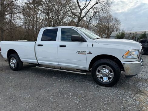 Used 2018 RAM 2500 Tradesman w/ Chrome Appearance Group image 9