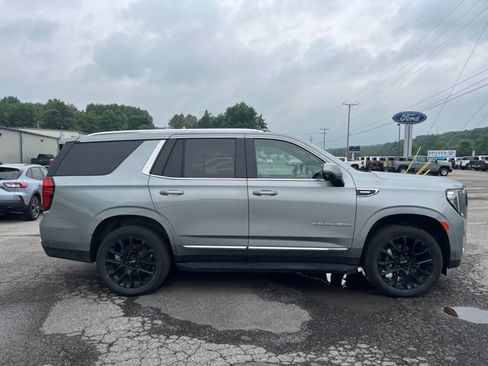 Used 2024 GMC Yukon SLT w/ SLT Luxury Package AWD/4WD image 4
