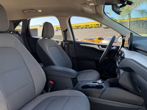 Used 2020 Ford Escape SE image 19